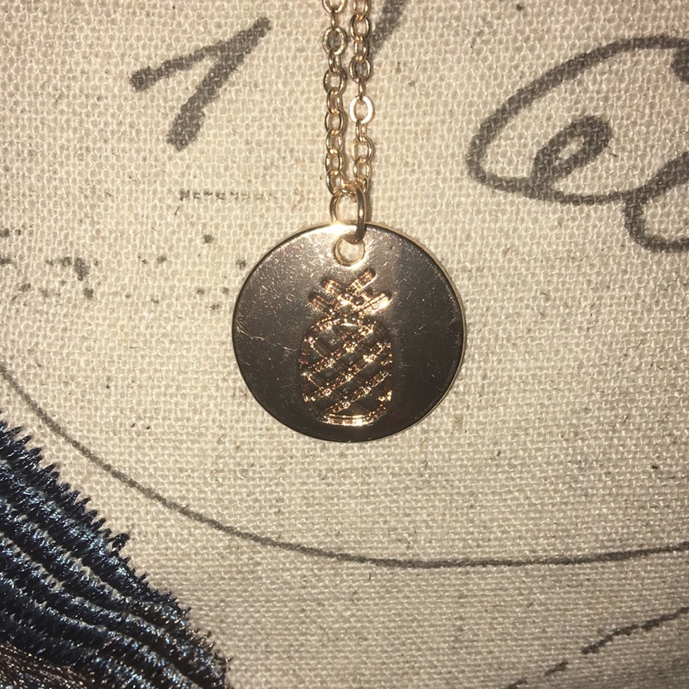 🧜🏻‍♀️ 🍍 pendant